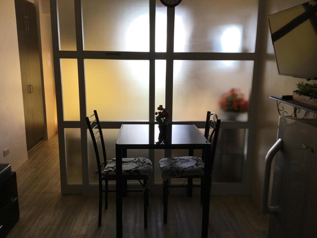 Condominium With Swimming Pool And Viewing Deck Tagaytay City Exterior foto
